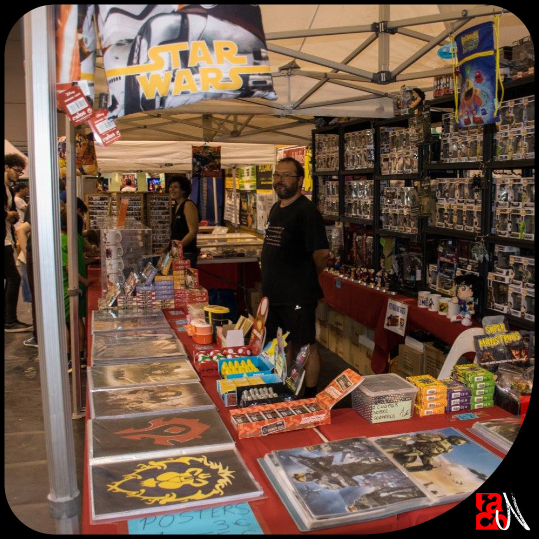 Interior de un stand amb productes de starwars