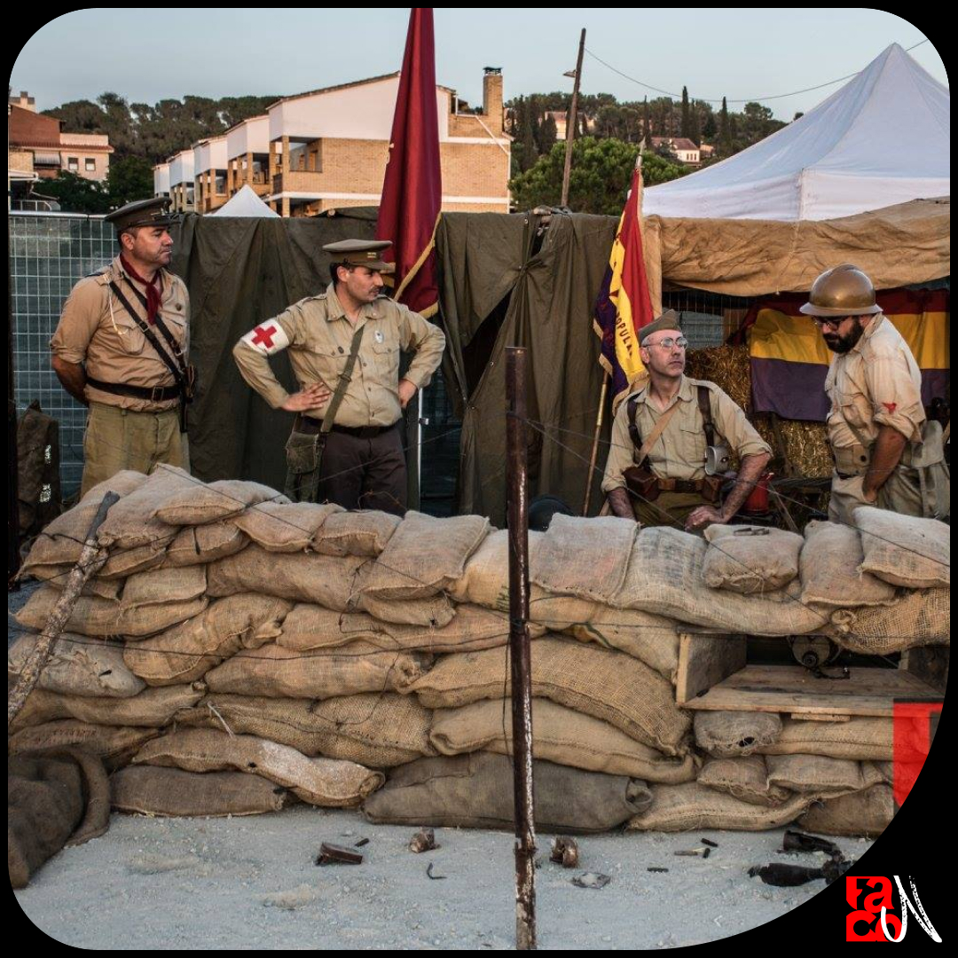 Integrants del grup de recreación històrica en una trinxera